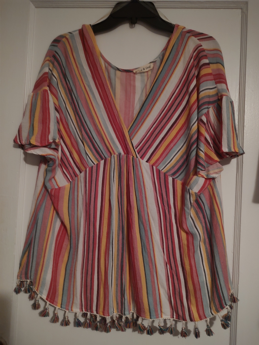 Vintage Love Leaf Striped V-Neck Tassel Hem Women’s Top - Multicolor